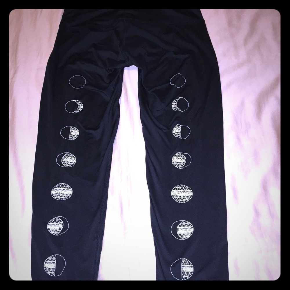 Authentic Teeki brand leggings!